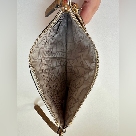 CALVIN KLEIN: Top and front zip wristlet wallet clutch - Picture 5 of 10